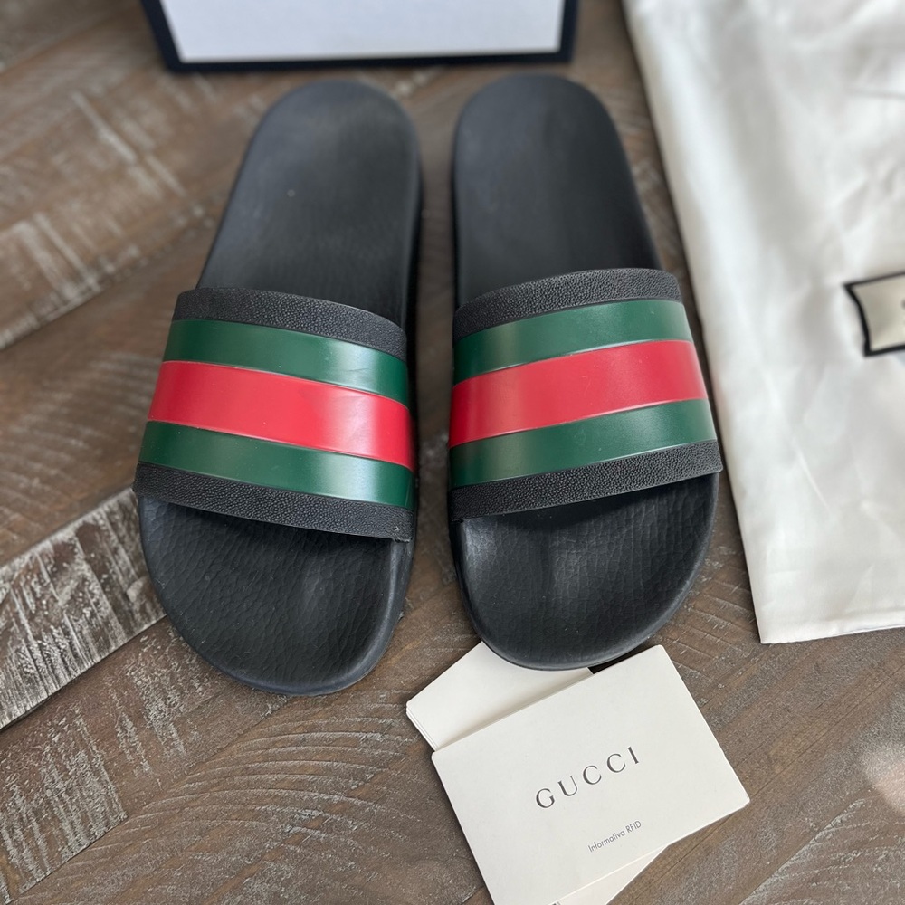 Gucci Men’s Slides
Size 9
Great condition
